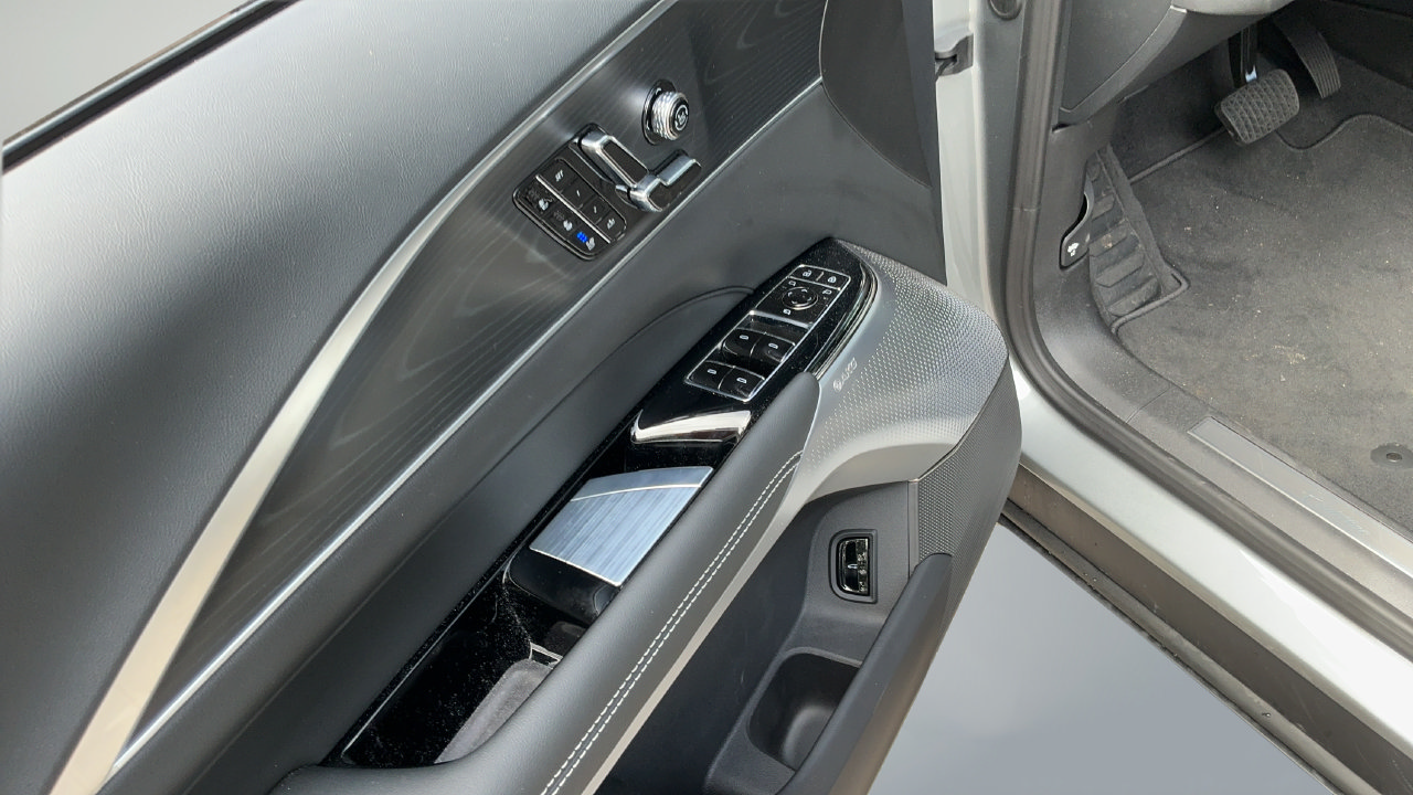 Used 2026 Cadillac Lyriq Premium Luxury RWD image 14