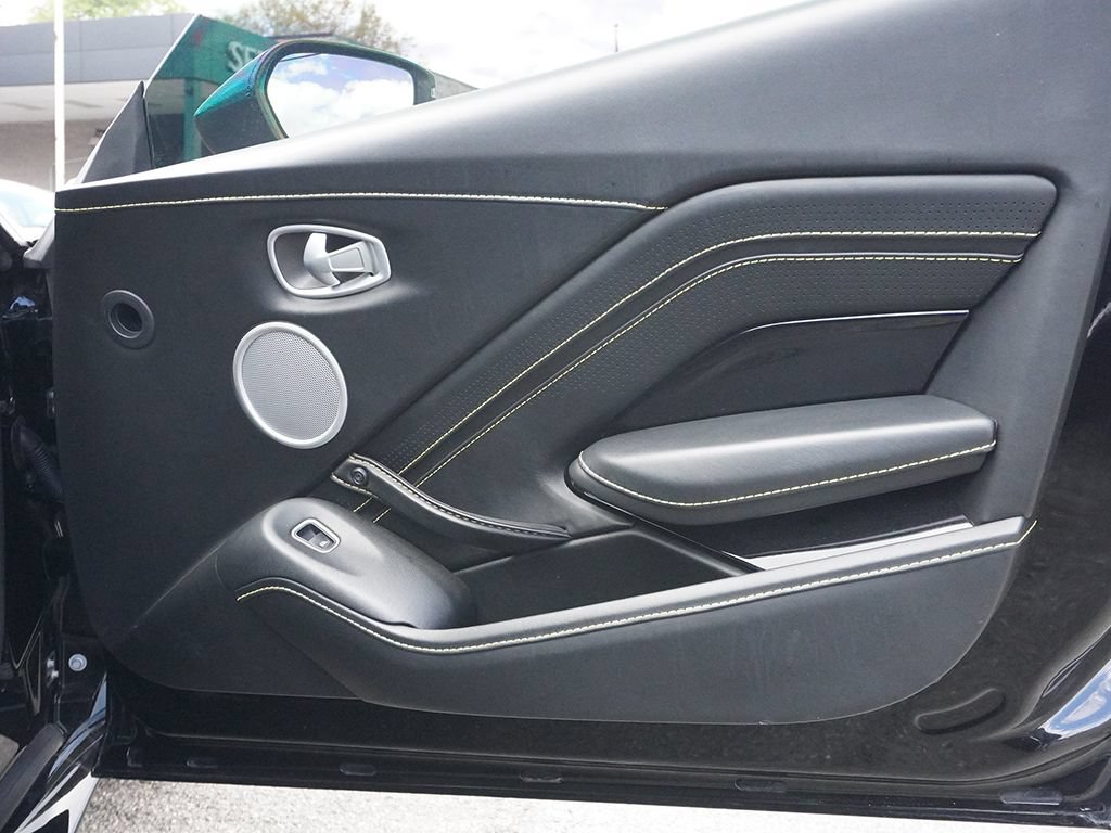 Used 2020 Aston Martin V8 Vantage Coupe RWD image 23
