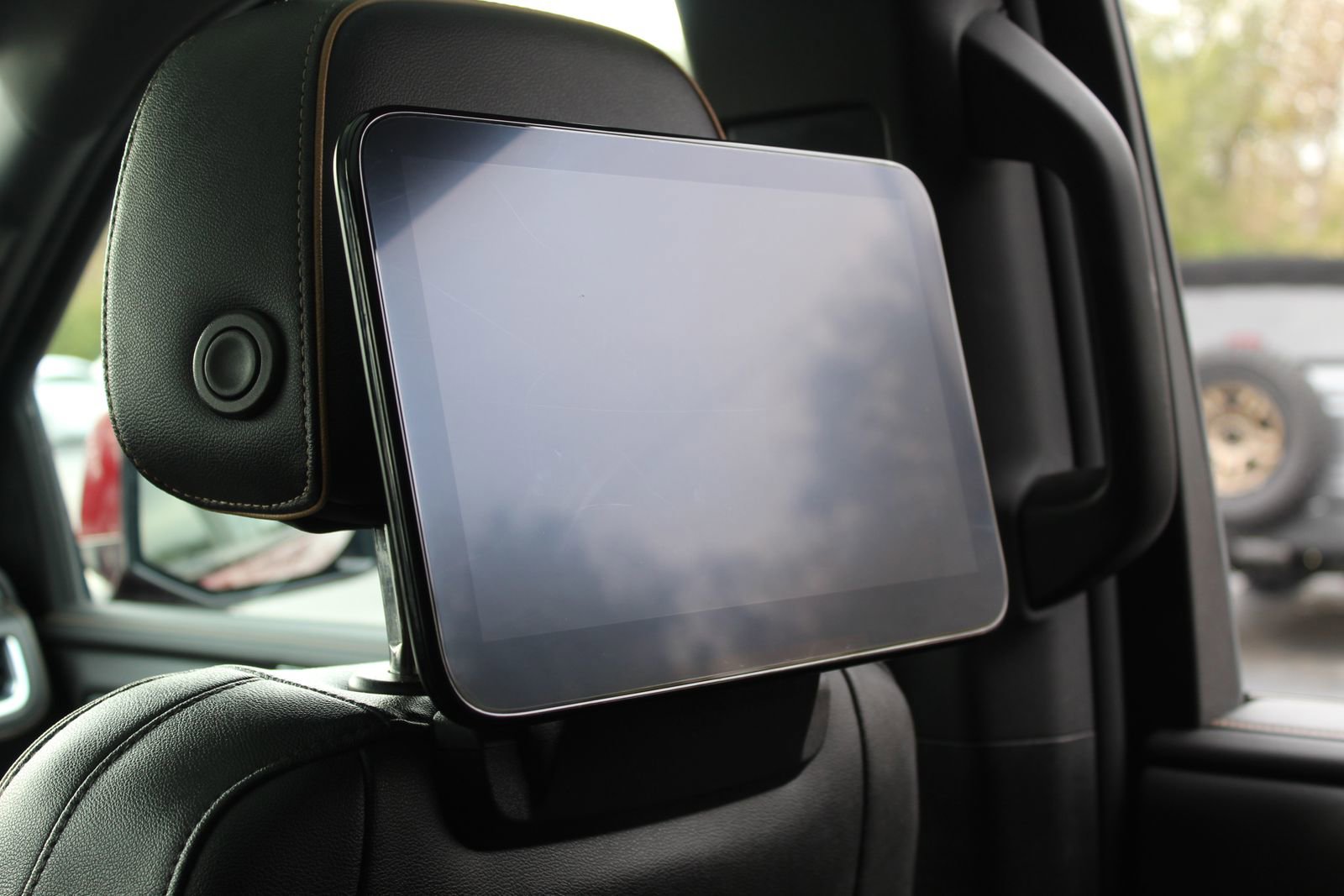 Used 2021 GMC Yukon AT4 w/ AT4 Premium Package image 16