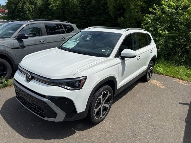 New 2025 Volkswagen Taos SEL image 3