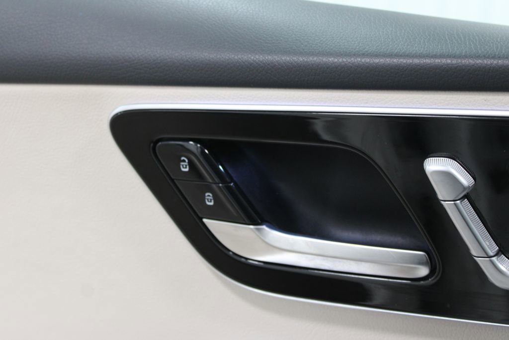 Used 2025 Mercedes-Benz C 300 4MATIC Sedan image 22