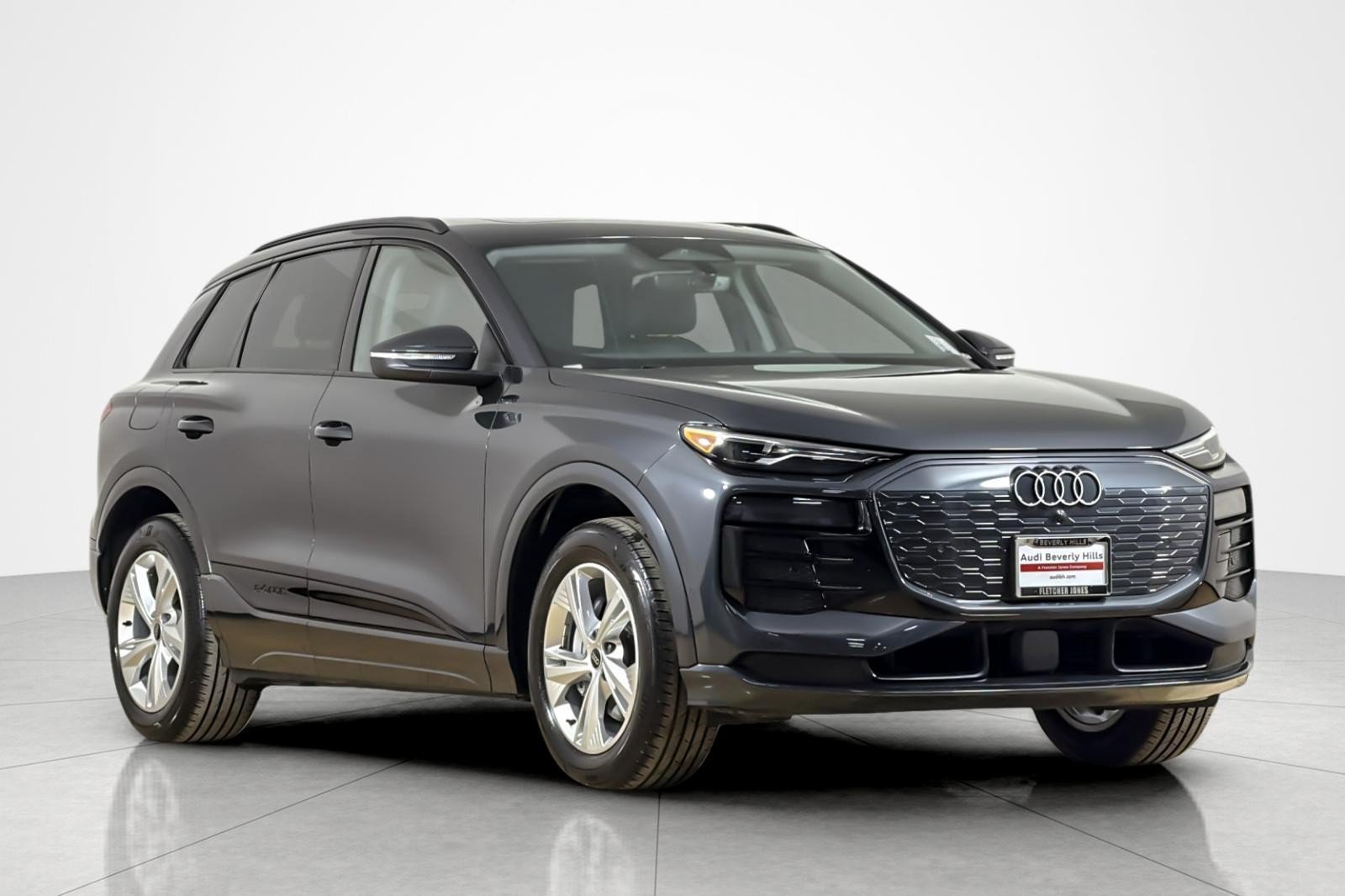 Used 2025 Audi Q6 e-tron Premium w/ Convenience Package RWD image 7