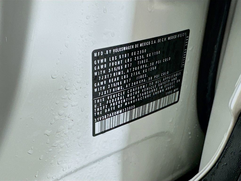 Used 2021 Volkswagen Tiguan SE image 18