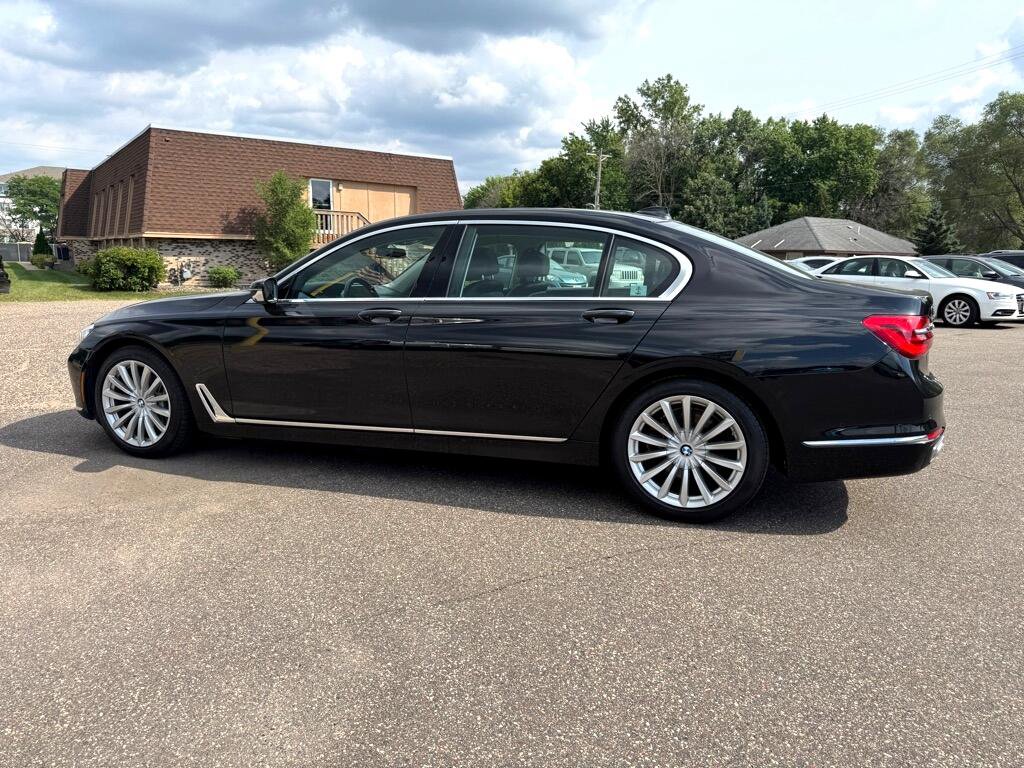 Used 2017 BMW 740i xDrive image 11