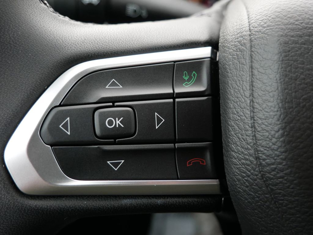 Used 2025 Jeep Compass Latitude AWD/4WD image 30