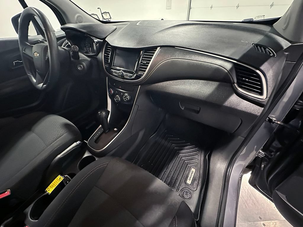 Used 2020 Chevrolet Trax LS FWD image 26