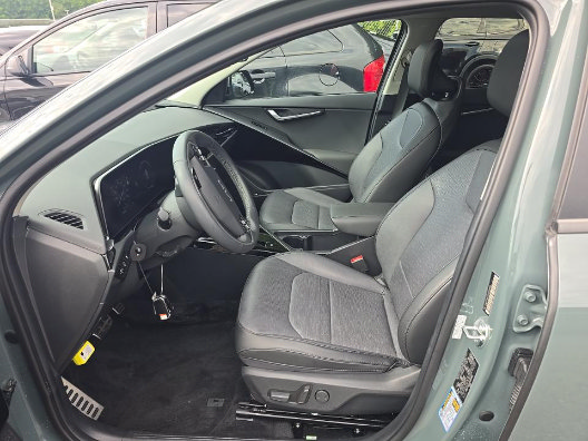 Used 2023 Kia Niro Wave FWD image 5