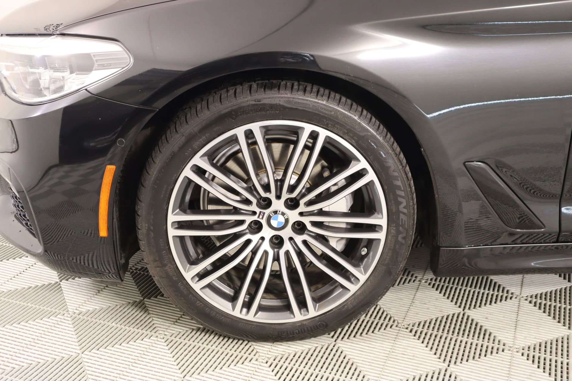 Used 2017 BMW 540i xDrive image 19