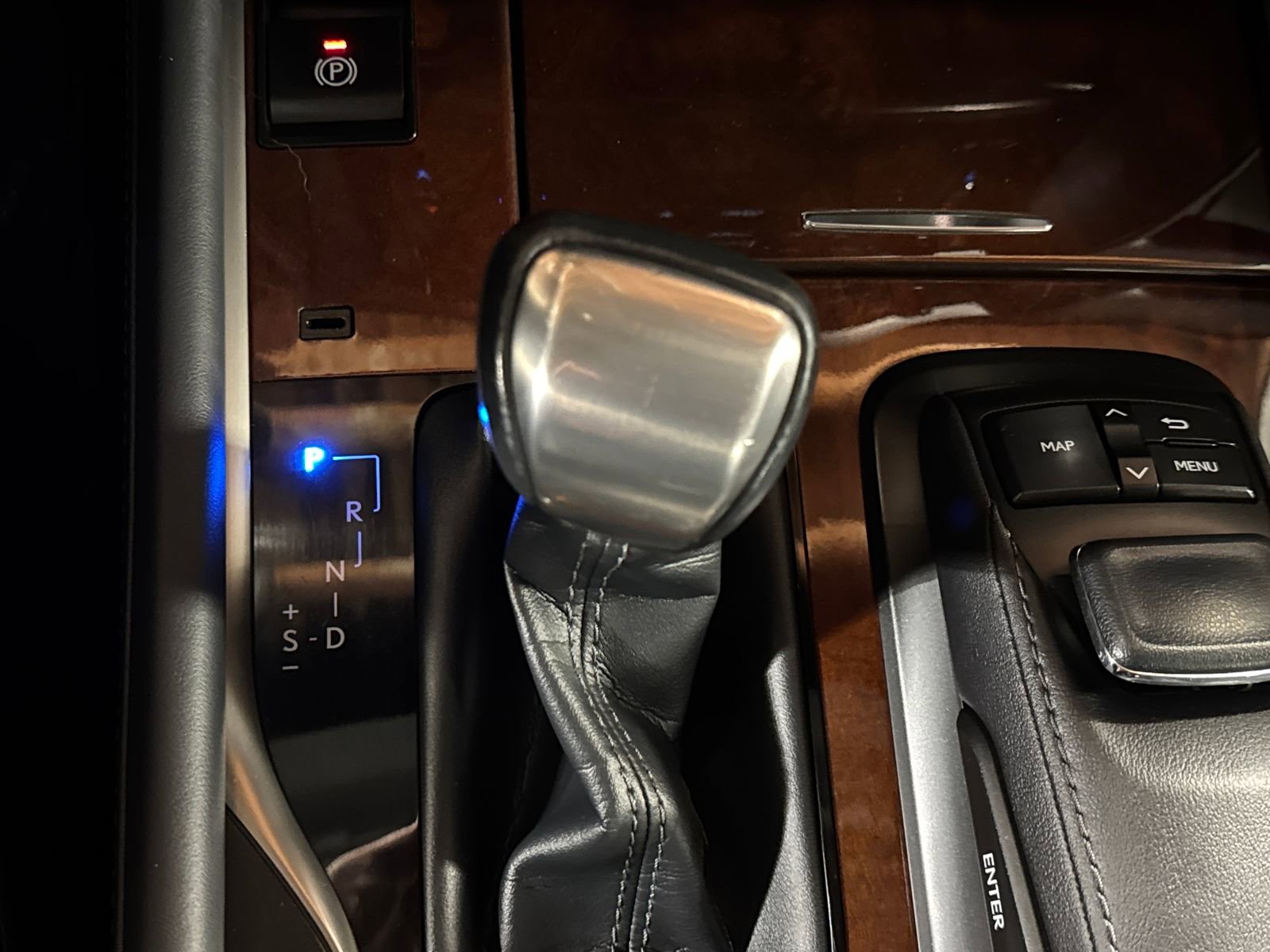 Used 2018 Lexus LX 570 4WD w/ Luxury Package image 27