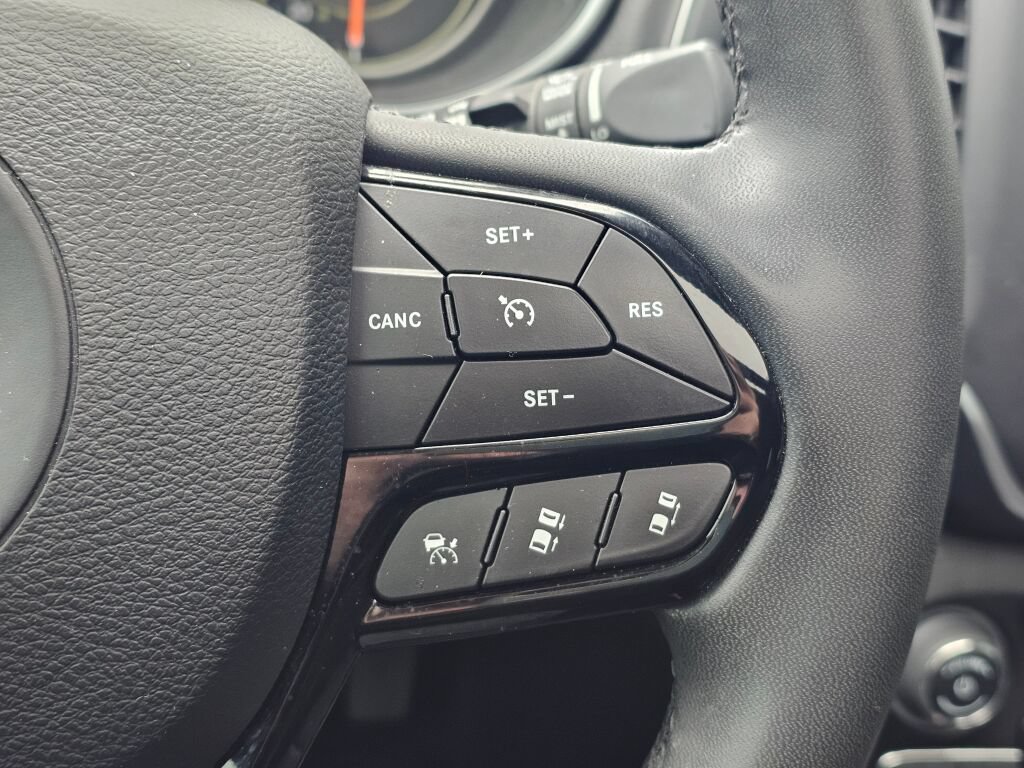 Used 2023 Jeep Cherokee Altitude Lux w/ Elite Group AWD/4WD image 26