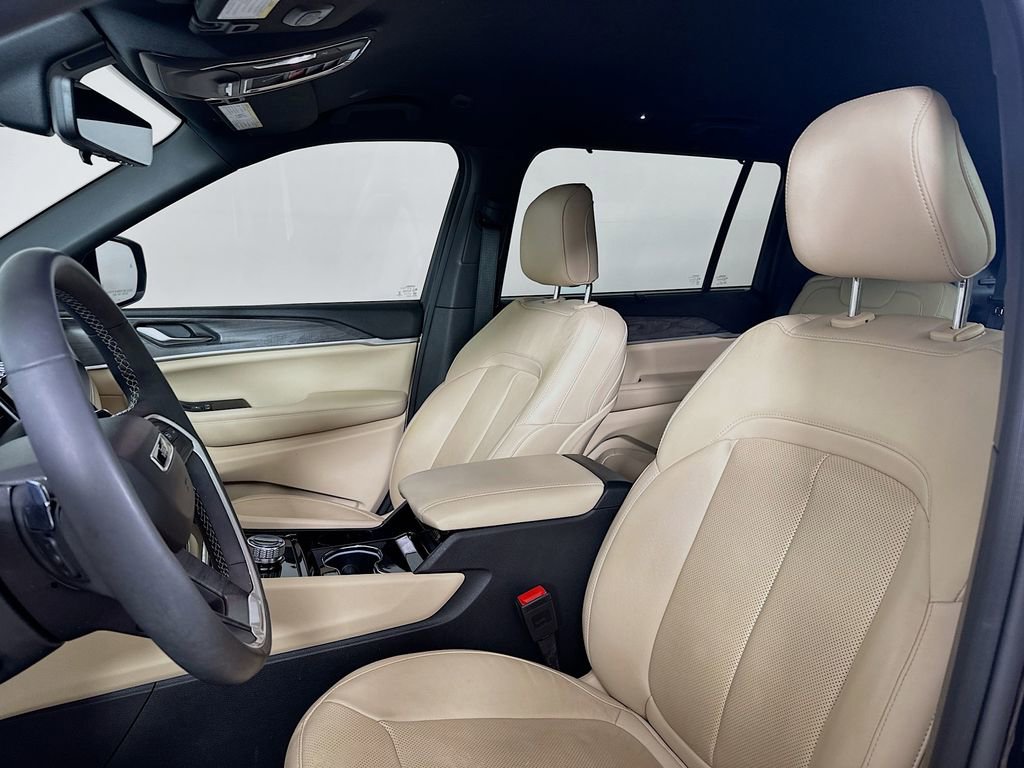 Used 2023 Jeep Grand Cherokee L Limited w/ Luxury Tech Group II image 8