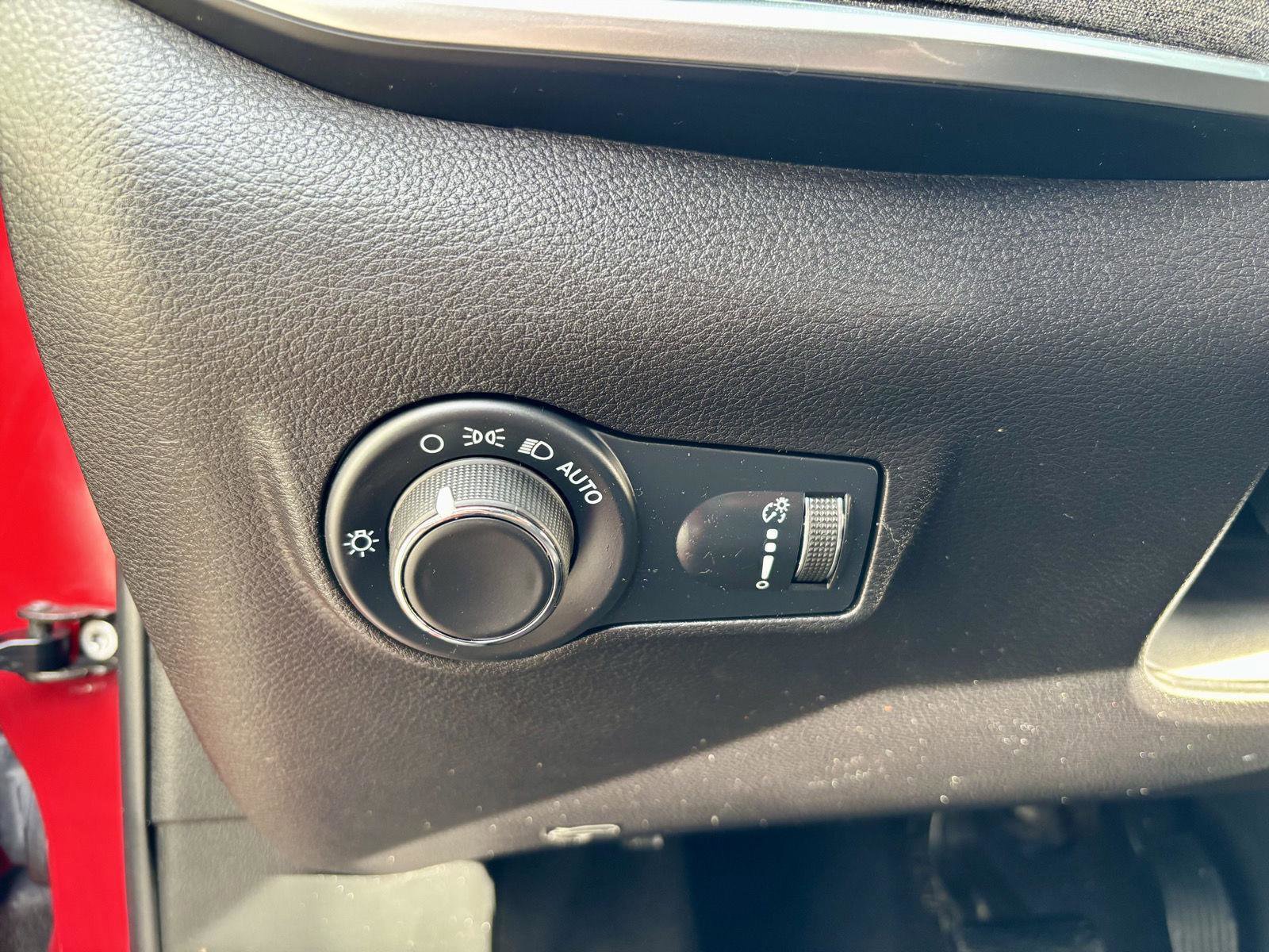 Used 2023 Jeep Compass Sport image 21