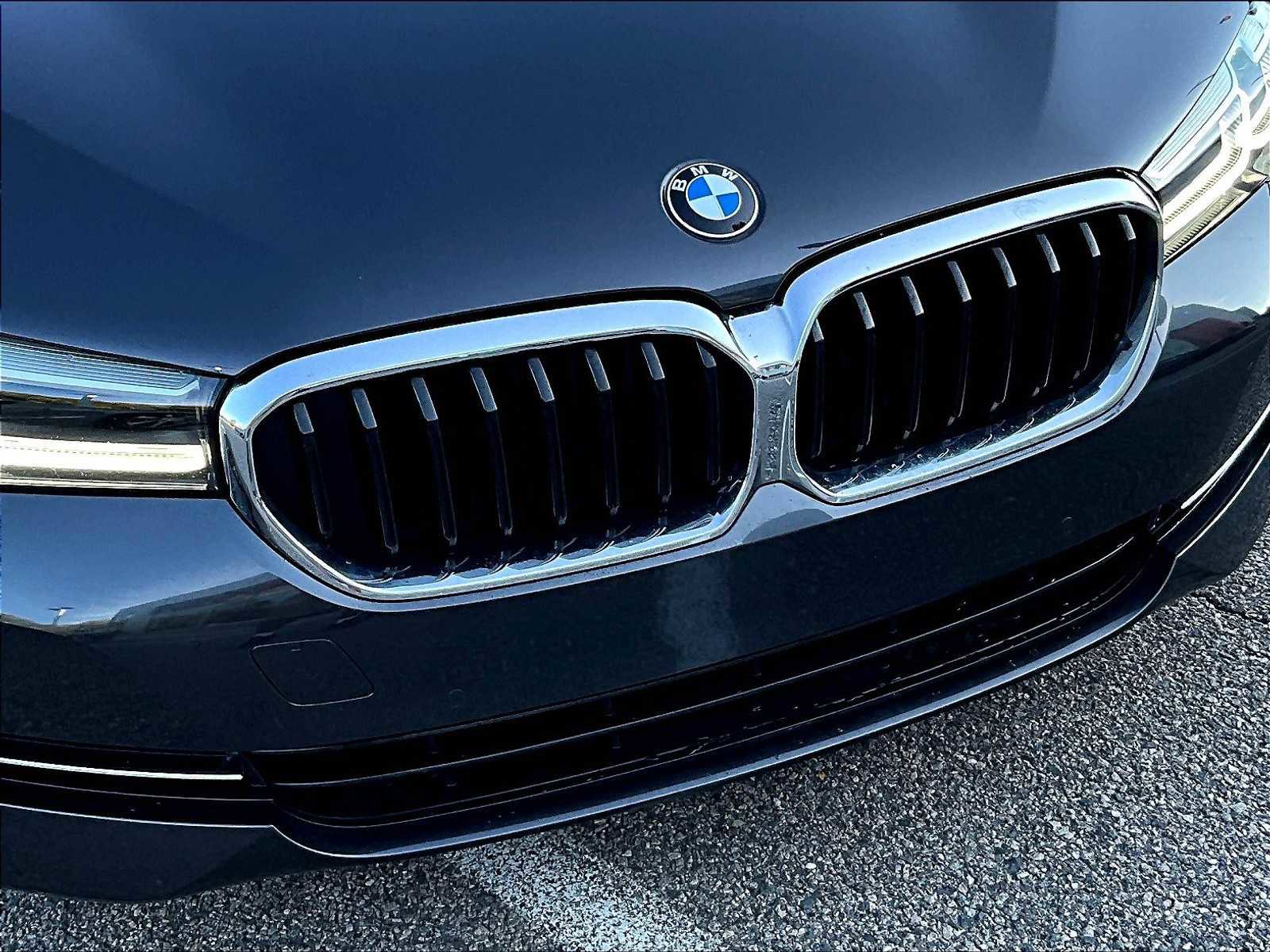 Used 2023 BMW 530i xDrive w/ Premium Package image 31