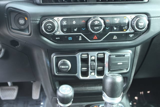 Used 2024 Jeep Wrangler Unlimited Sahara AWD/4WD image 16
