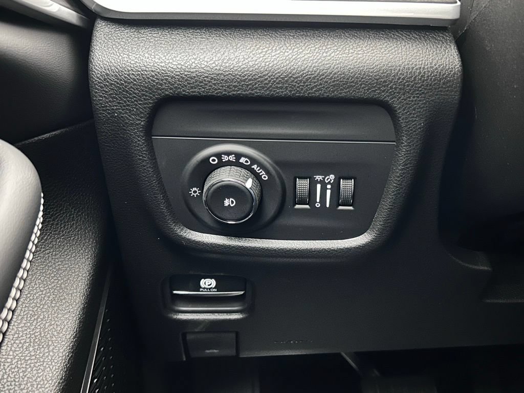 New 2026 Jeep Grand Cherokee Limited w/ Limited Altitude Package AWD/4WD image 19