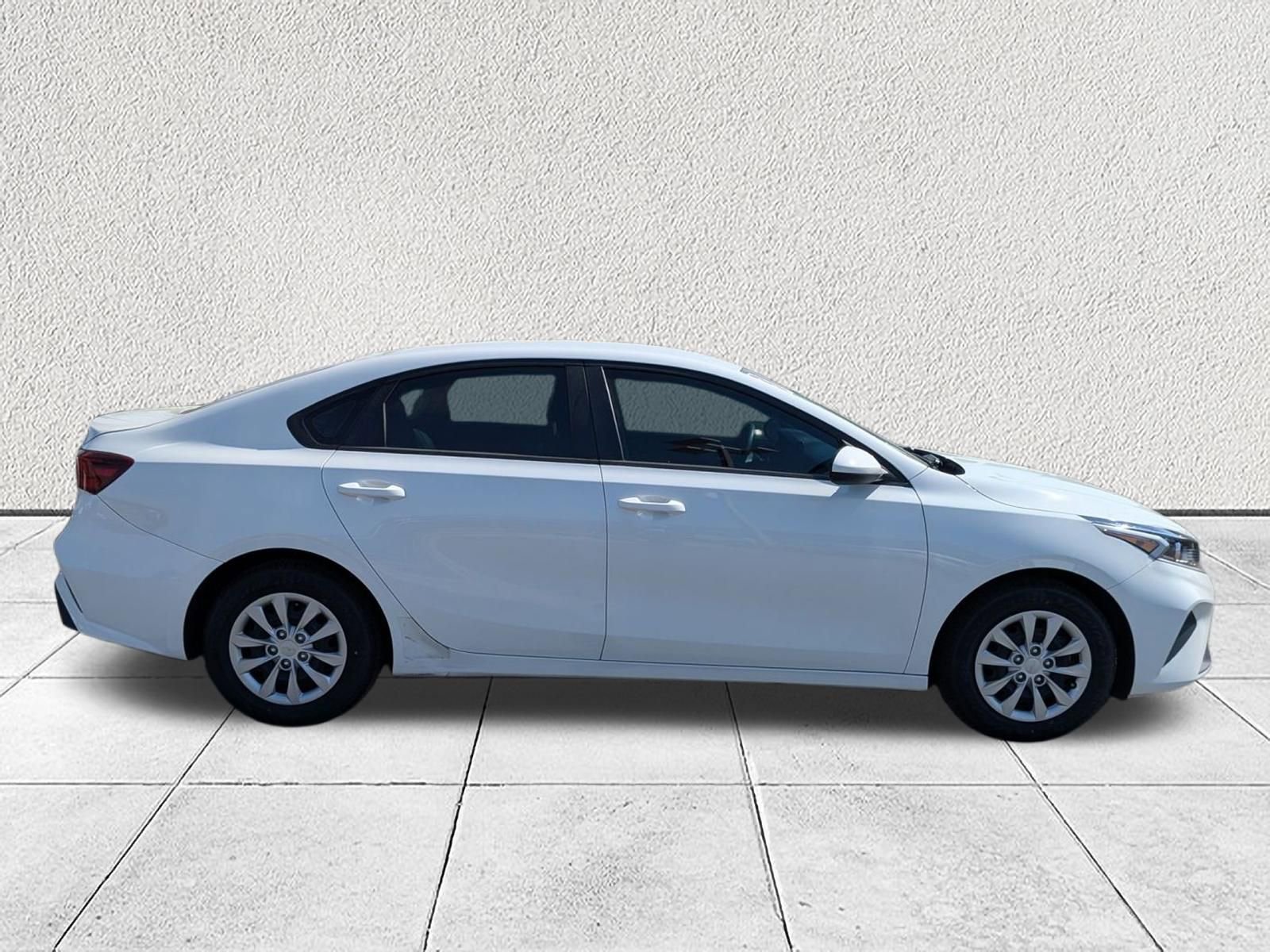 Used 2023 Kia Forte LX image 2