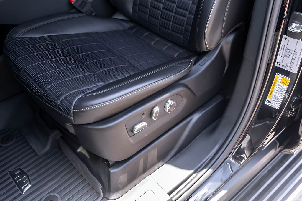 Certified 2024 Cadillac Escalade ESV Sport Platinum w/ LPO, ONYX Package AWD/4WD image 5