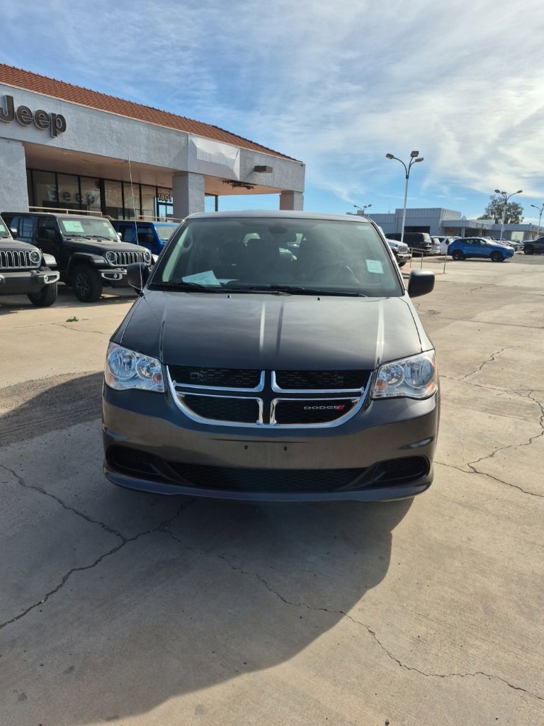 Used 2020 Dodge Grand Caravan SE w/ UConnect Hands-Free Group image 2