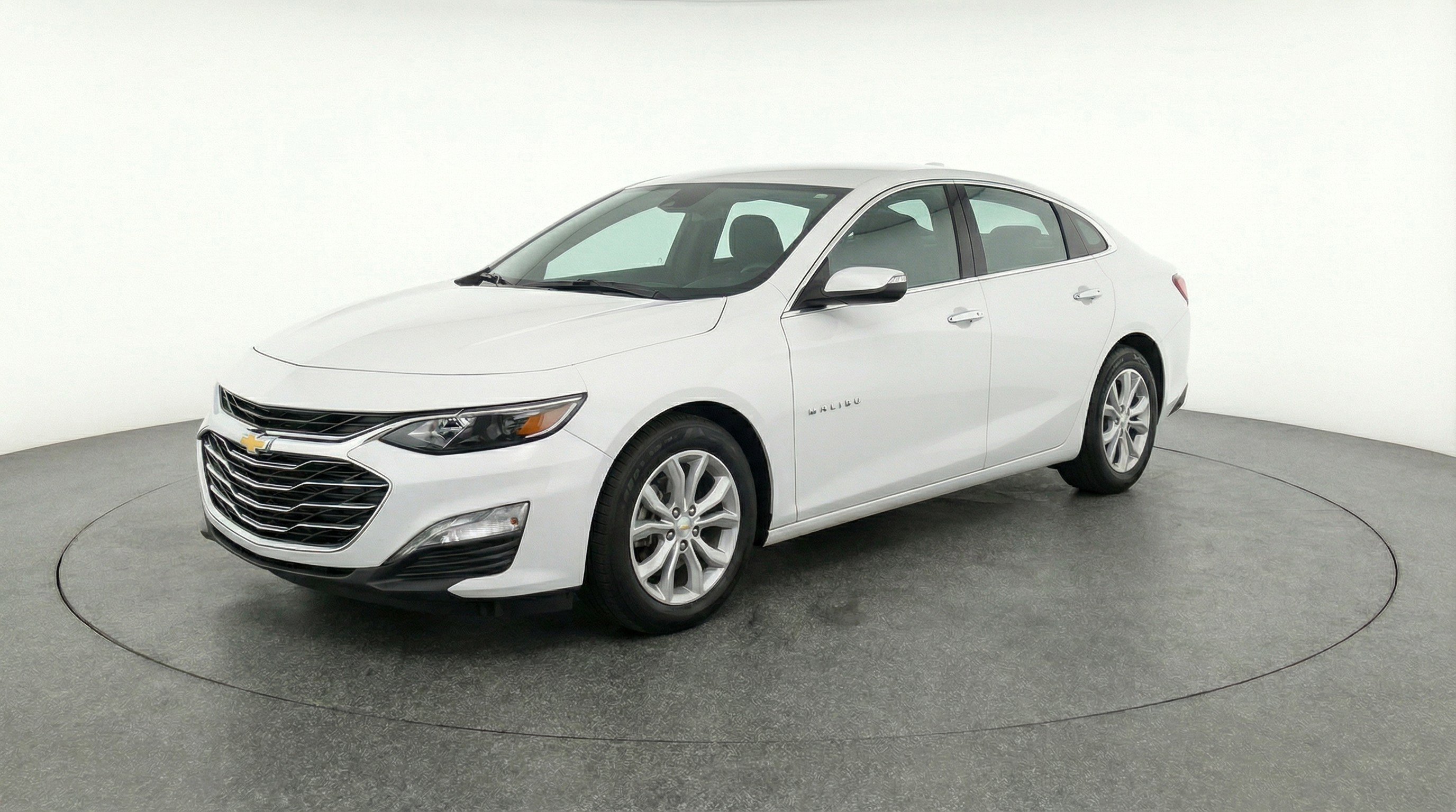 Used 2024 Chevrolet Malibu LT image 3