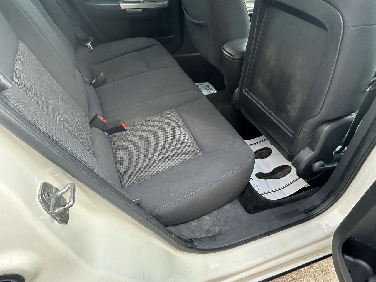 Used 2010 Chrysler Sebring Touring FWD image 11