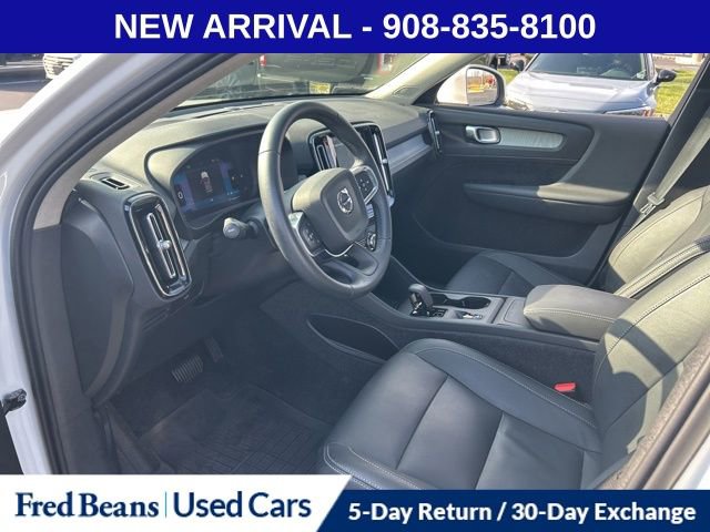 Used 2025 Volvo XC40 B5 Core w/ Protection Package Premier image 14