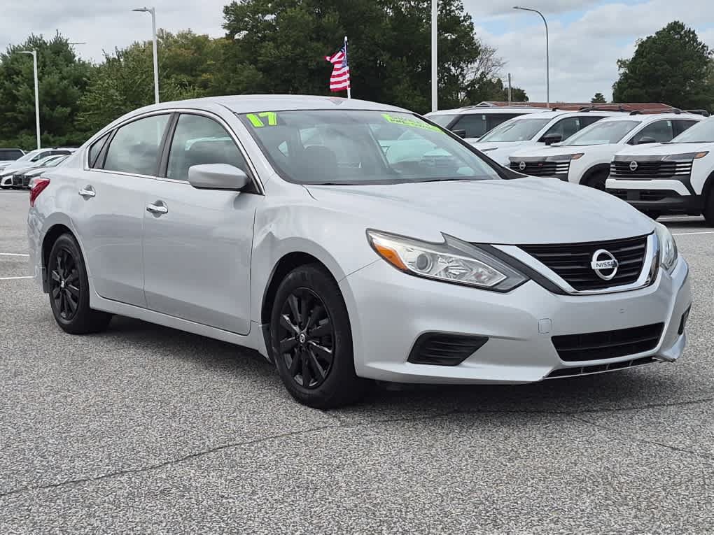 Used 2017 Nissan Altima 2.5 S w/ Power Driver Seat Package FWD image 2