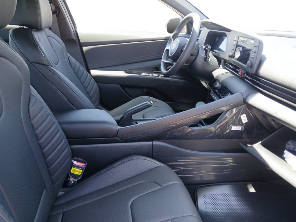 New 2026 Hyundai Elantra SEL Sport FWD image 15