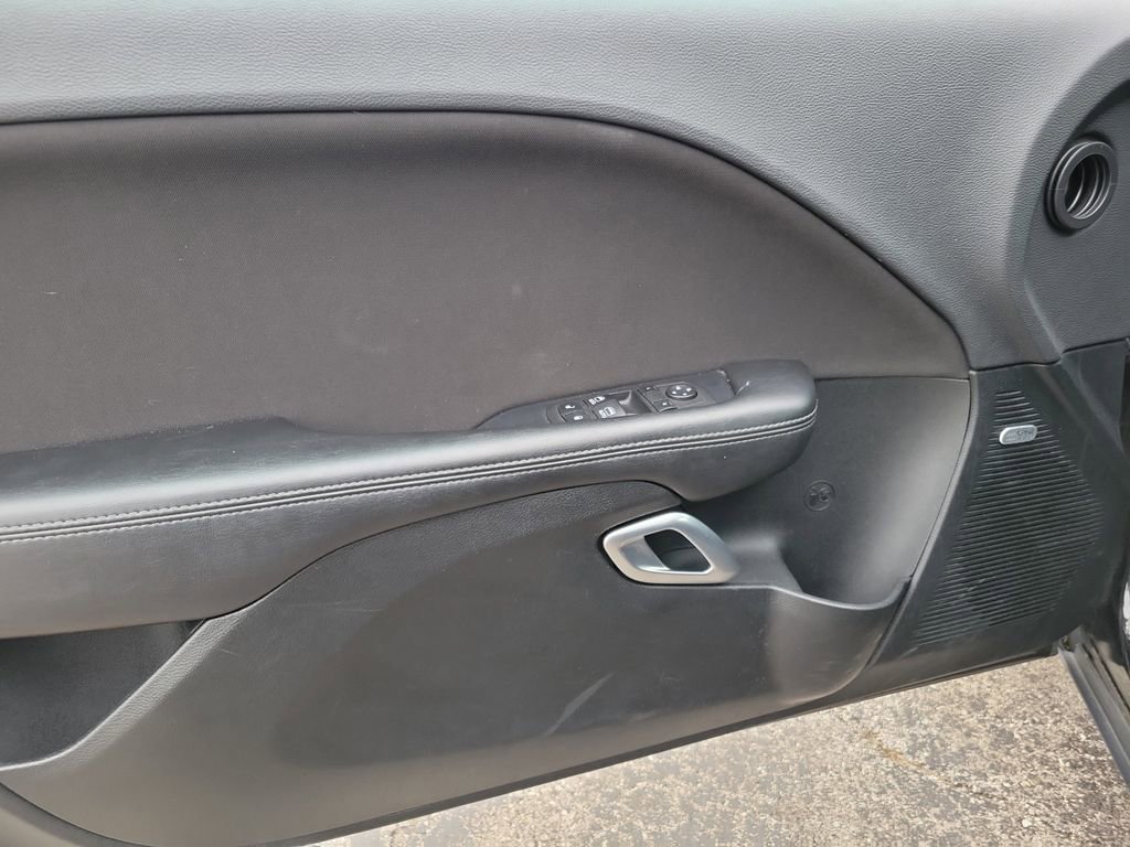 Used 2023 Dodge Challenger SXT image 14