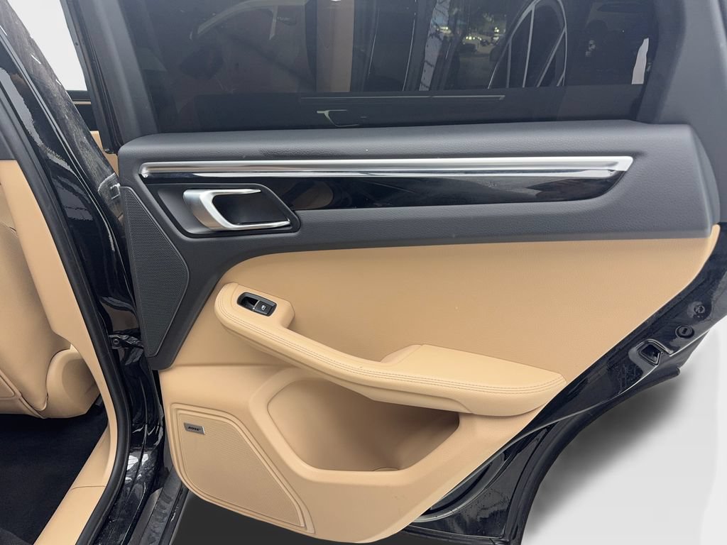 Used 2022 Porsche Macan AWD/4WD image 31