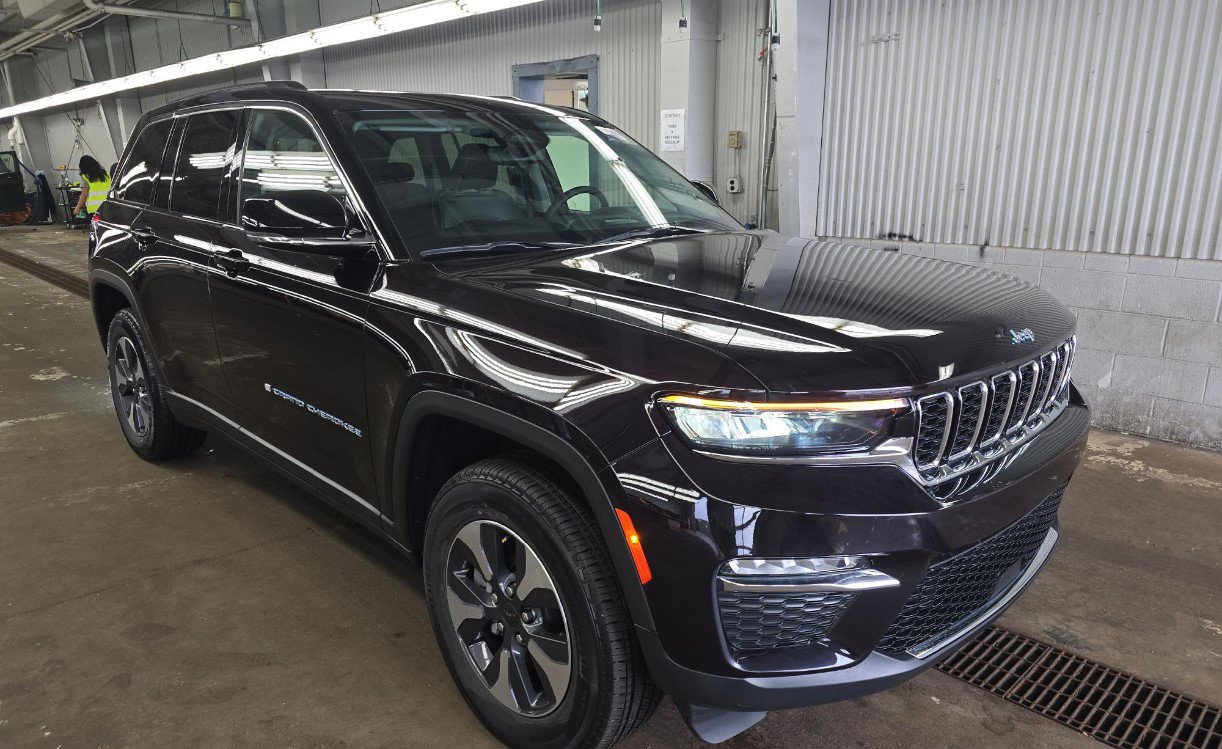 Used 2022 Jeep Grand Cherokee Limited 4xe AWD/4WD image 2