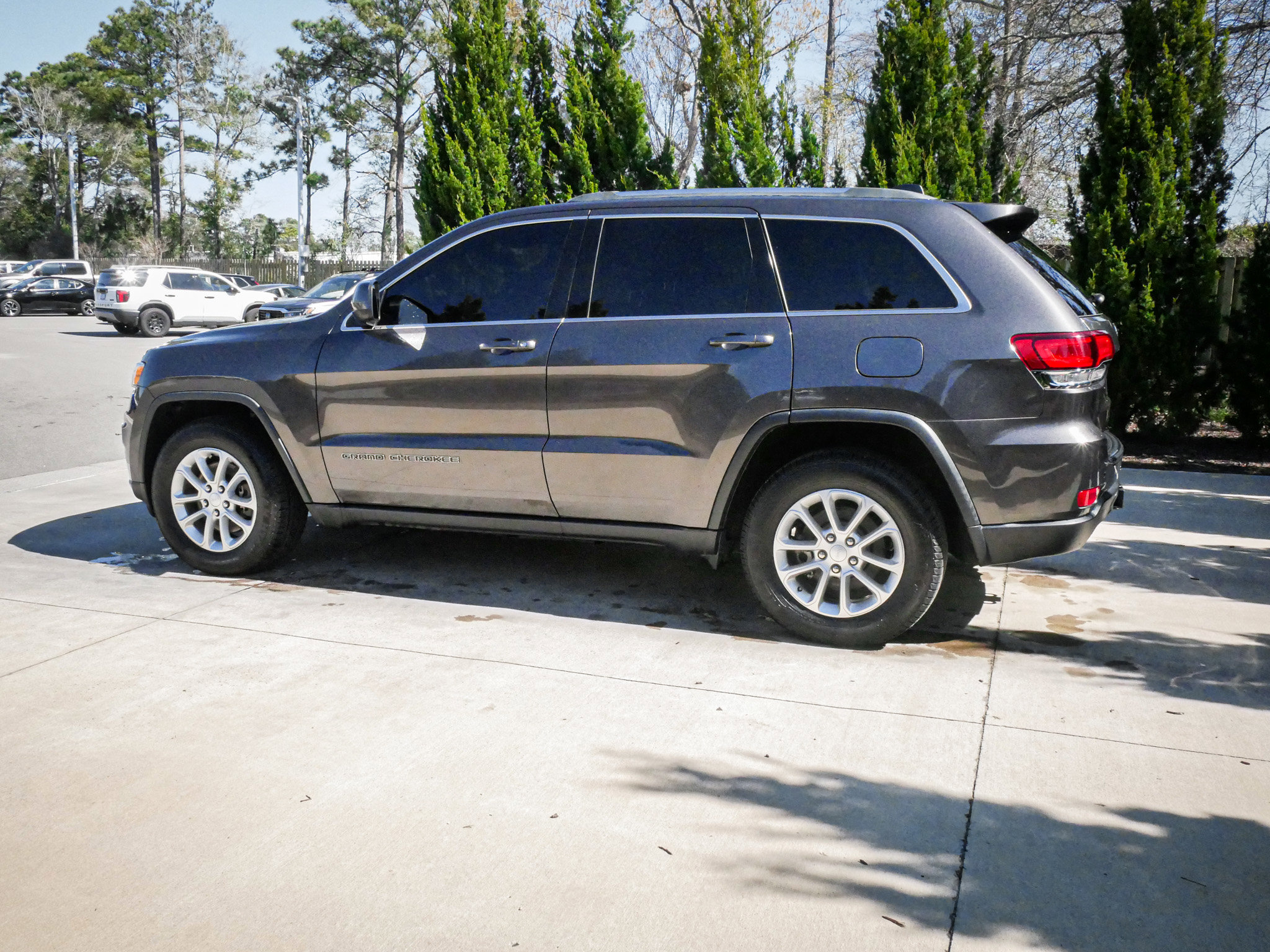 Used 2021 Jeep Grand Cherokee Laredo RWD image 7