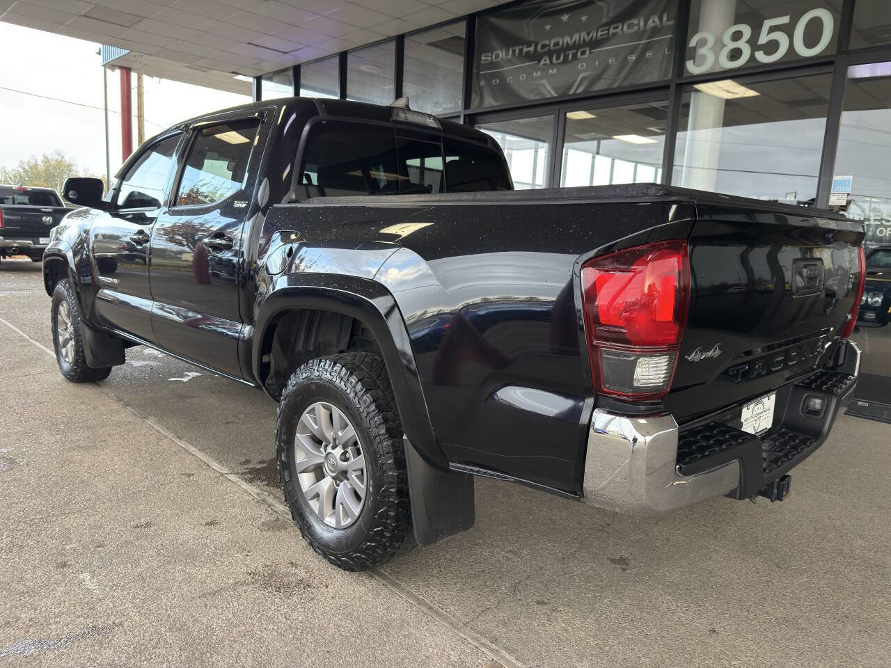 Used 2019 Toyota Tacoma SR5 image 12