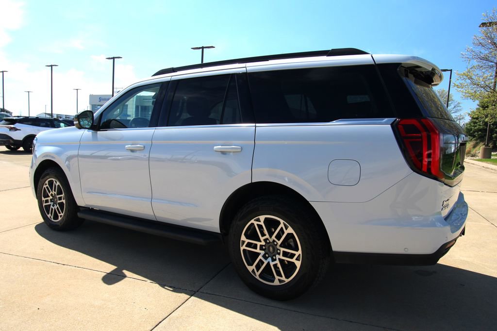 Used 2025 Ford Expedition Active AWD/4WD image 18