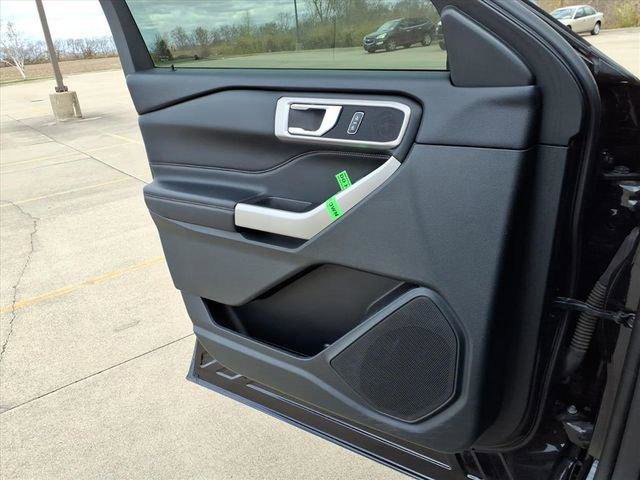 Used 2024 Ford Explorer XLT w/ Equipment Group 202A image 21