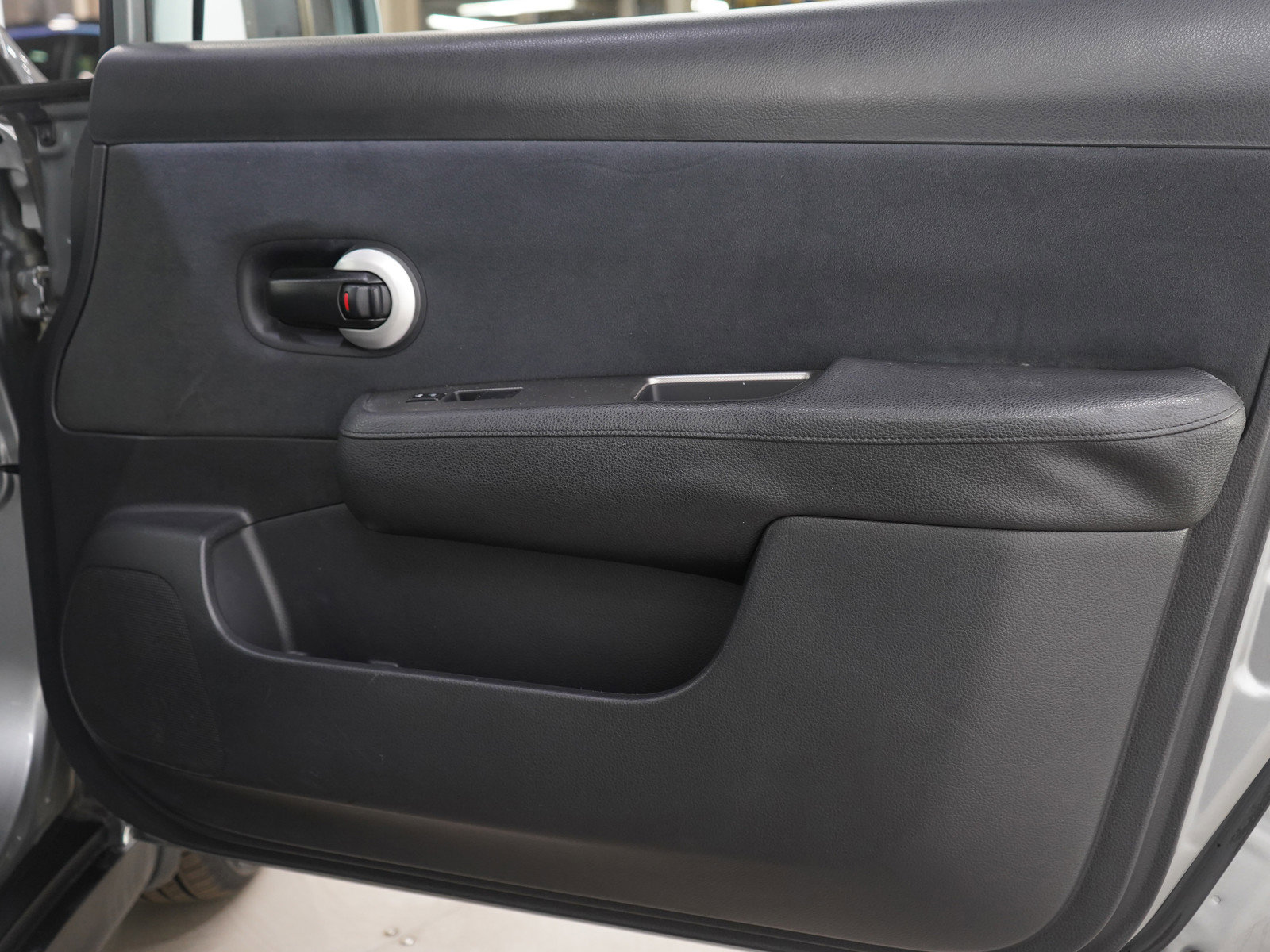 Used 2009 Nissan Versa 1.8 S w/ PWR Pkg image 9