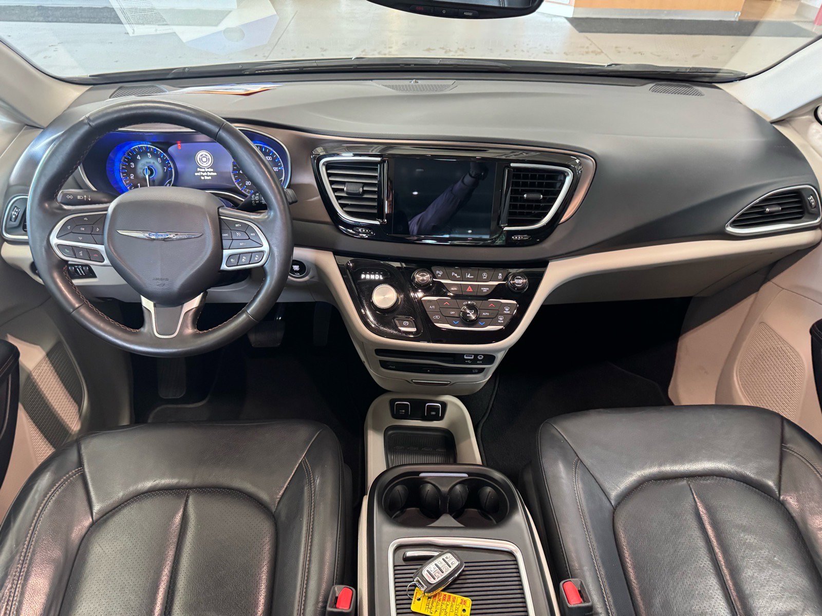 Used 2019 Chrysler Pacifica Touring-L Plus w/ Advanced Safetytec Group FWD image 14