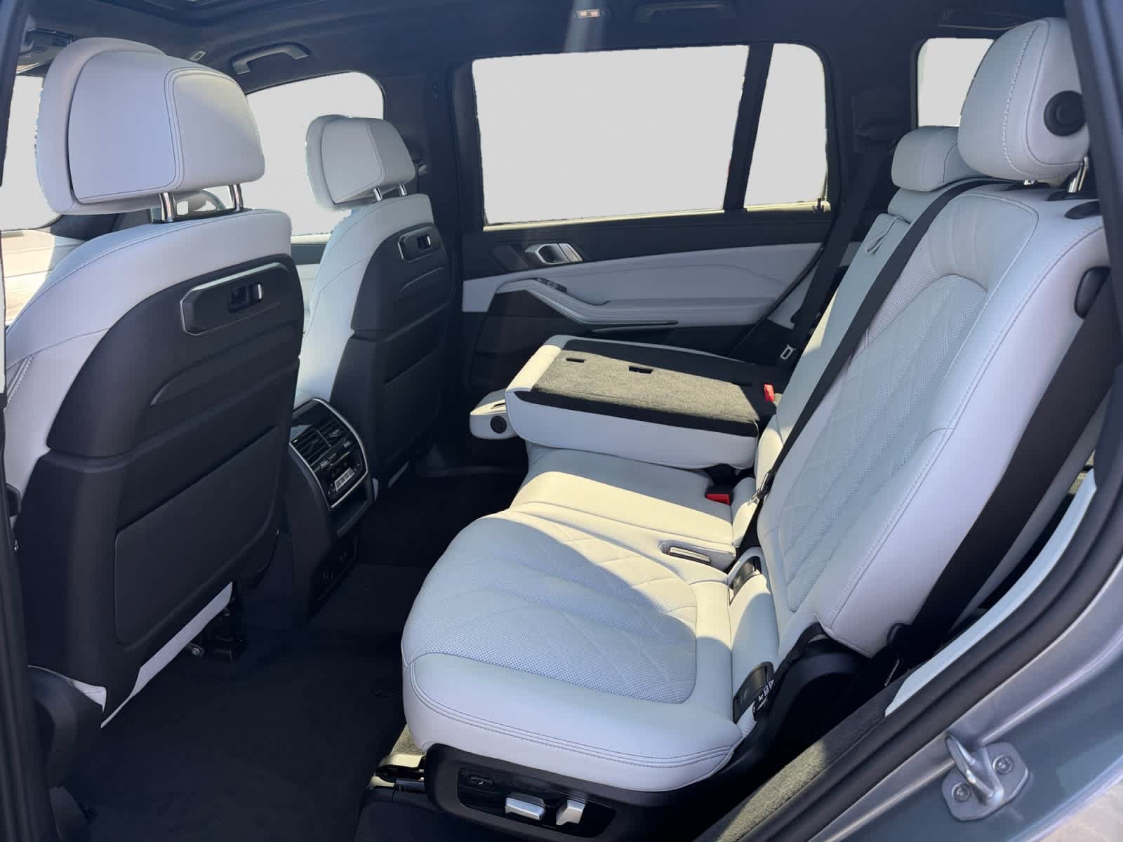 Used 2024 BMW X7 xDrive40i w/ Executive Package AWD/4WD image 14