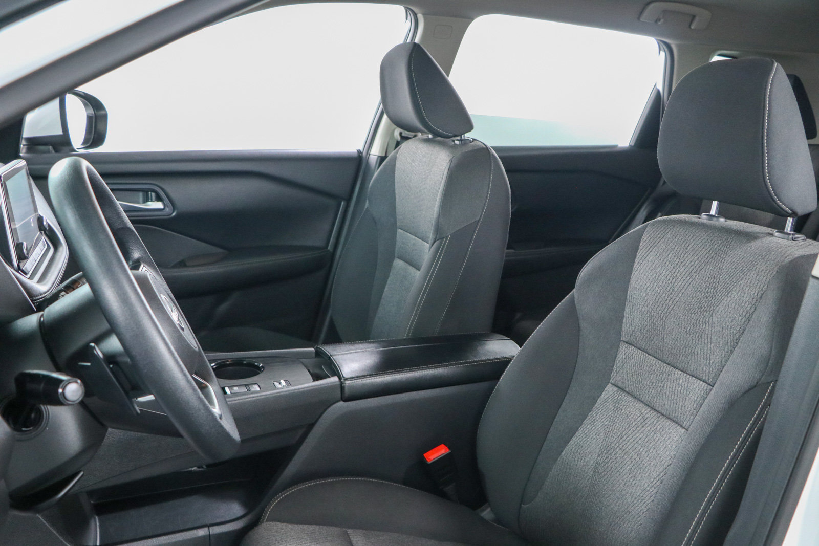 Used 2024 Nissan Rogue SV FWD image 23