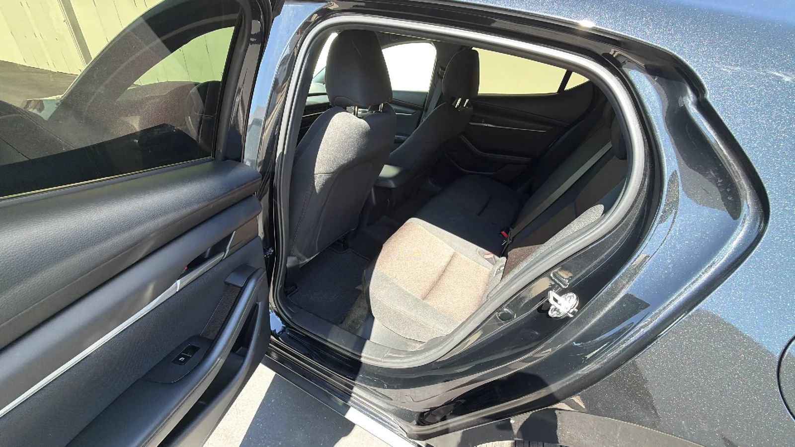 Used 2023 MAZDA MAZDA3 s FWD image 17