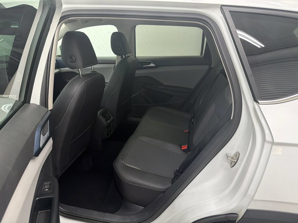 Used 2024 Volkswagen Taos SE AWD/4WD image 21