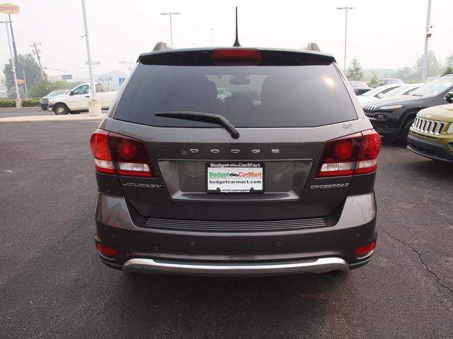Used 2019 Dodge Journey Crossroad w/ Nav & Sun Group FWD image 2