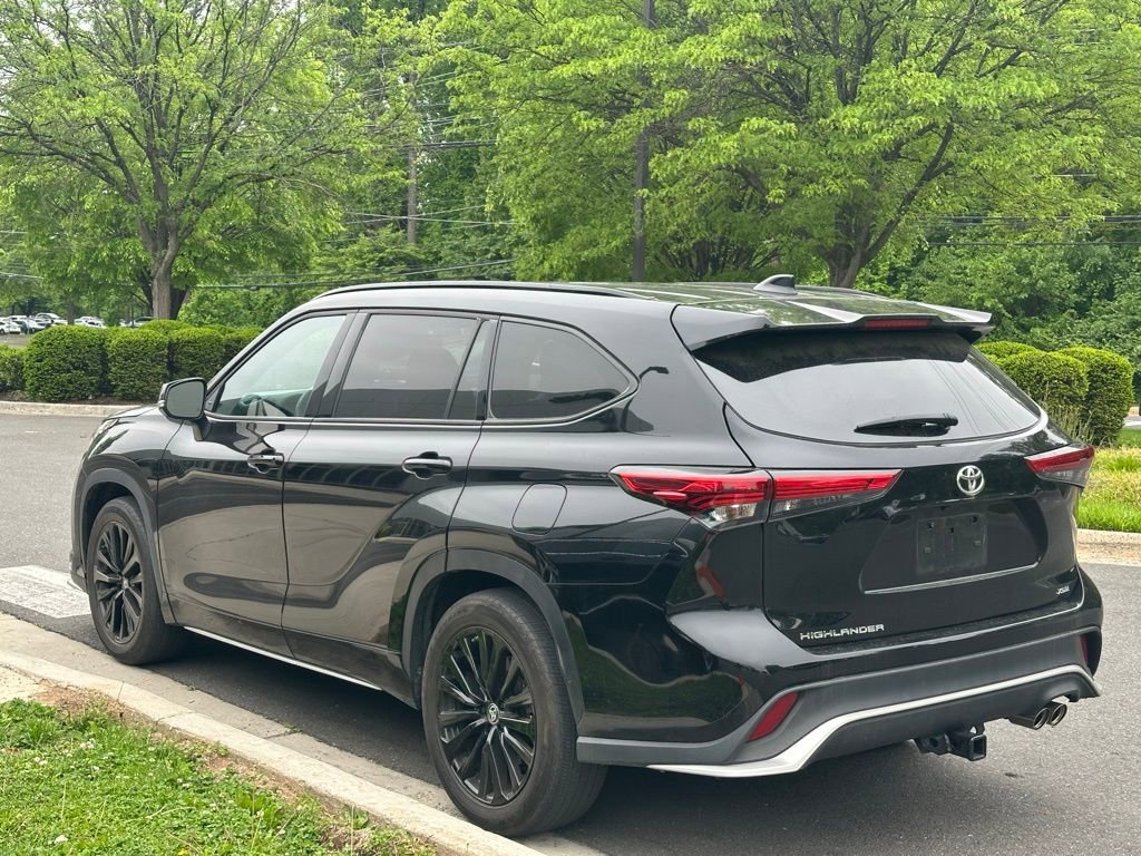 Used 2023 Toyota Highlander XSE FWD image 4