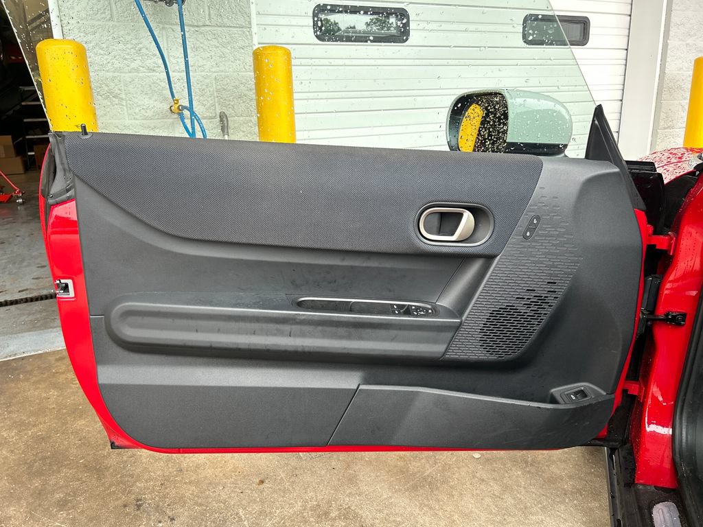 Used 2025 MINI Cooper 2-Door Hardtop FWD image 9
