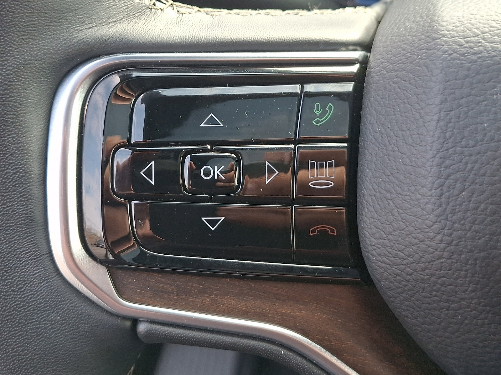 Used 2025 Jeep Grand Wagoneer 4WD image 23