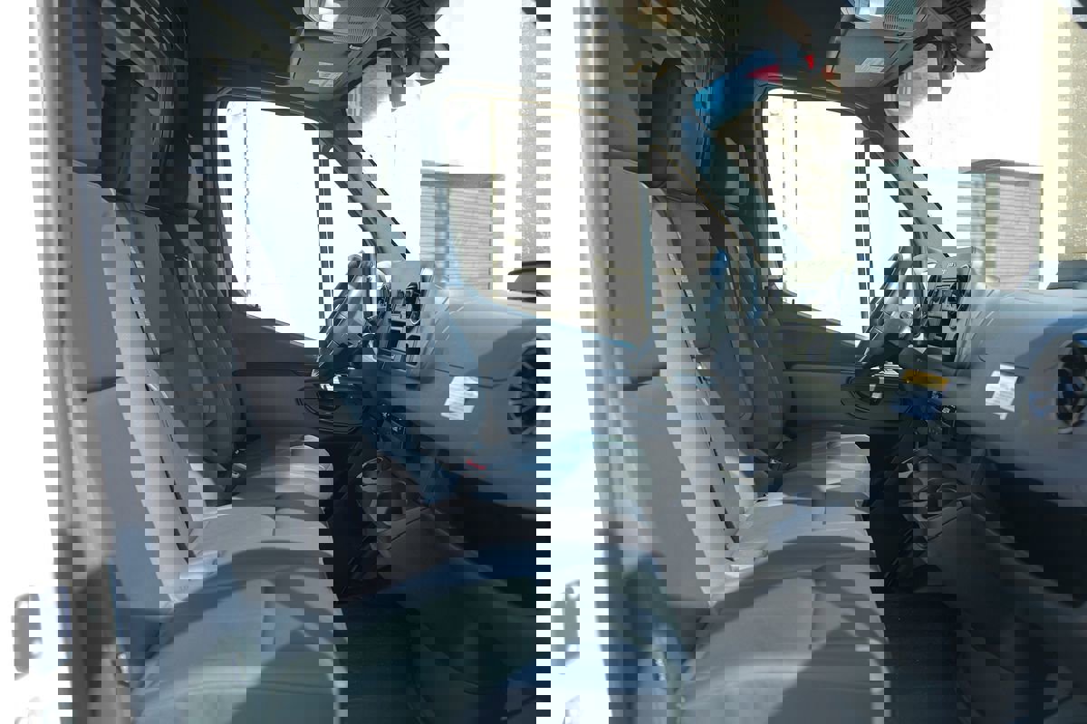 Used 2025 Mercedes-Benz Sprinter 2500 image 20