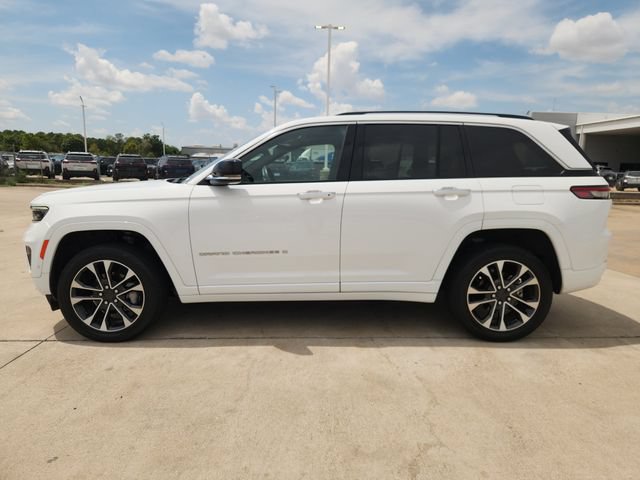 Used 2022 Jeep Grand Cherokee Overland w/ Luxury Tech Group IV AWD/4WD image 4