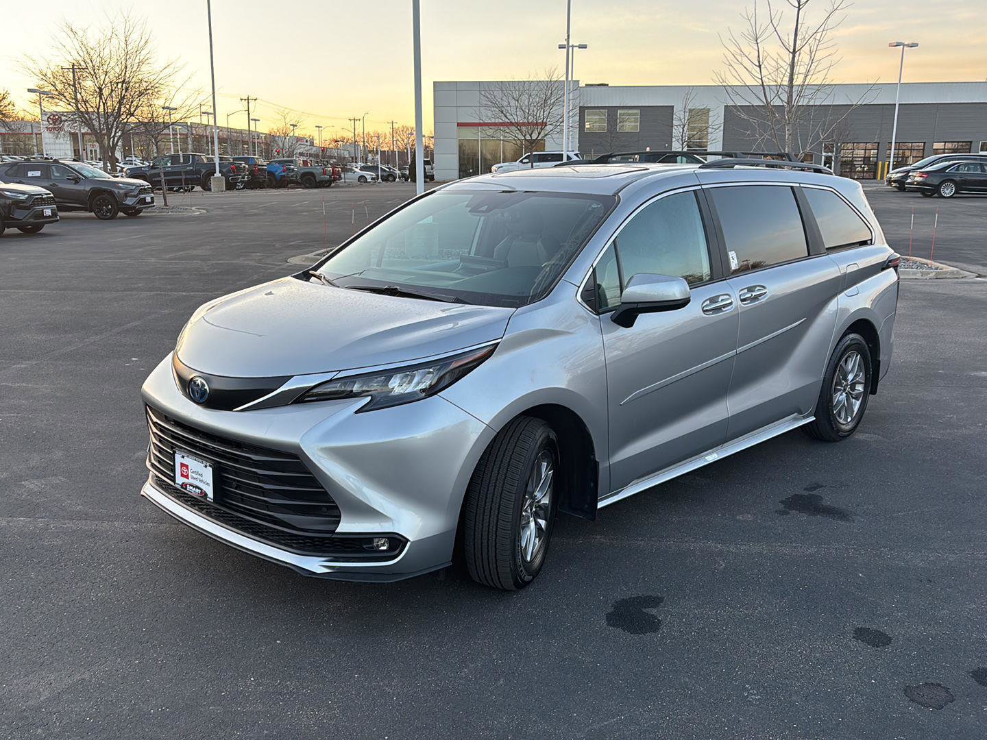 Used 2025 Toyota Sienna XLE w/ XLE Plus Package image 15