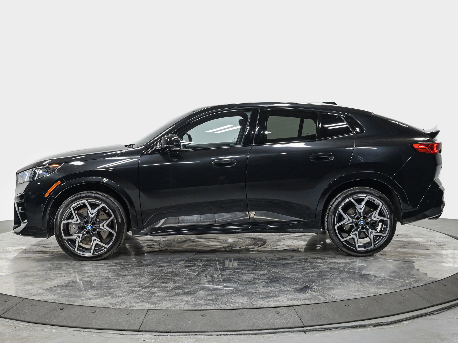 Used 2025 BMW X2 M35i w/ Premium Package AWD/4WD image 2