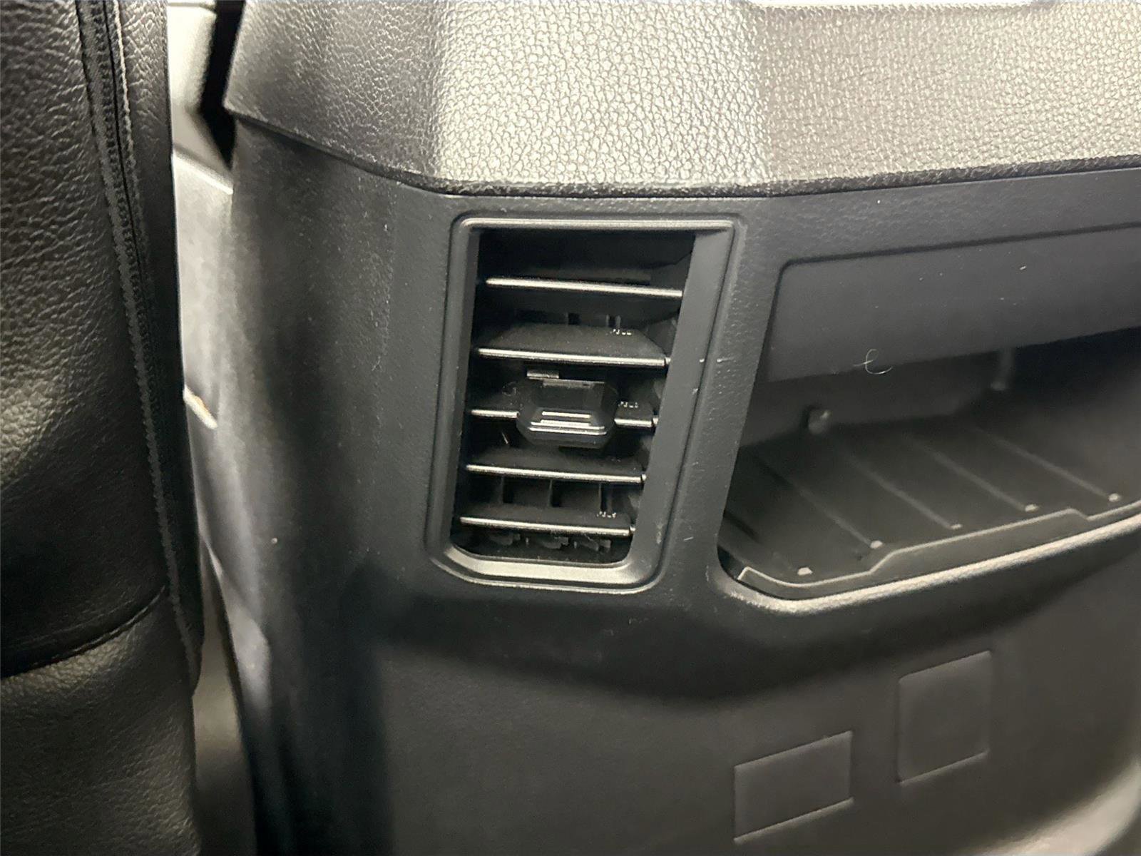 Used 2022 Toyota Tundra SR5 w/ SR5 Convenience Package image 34