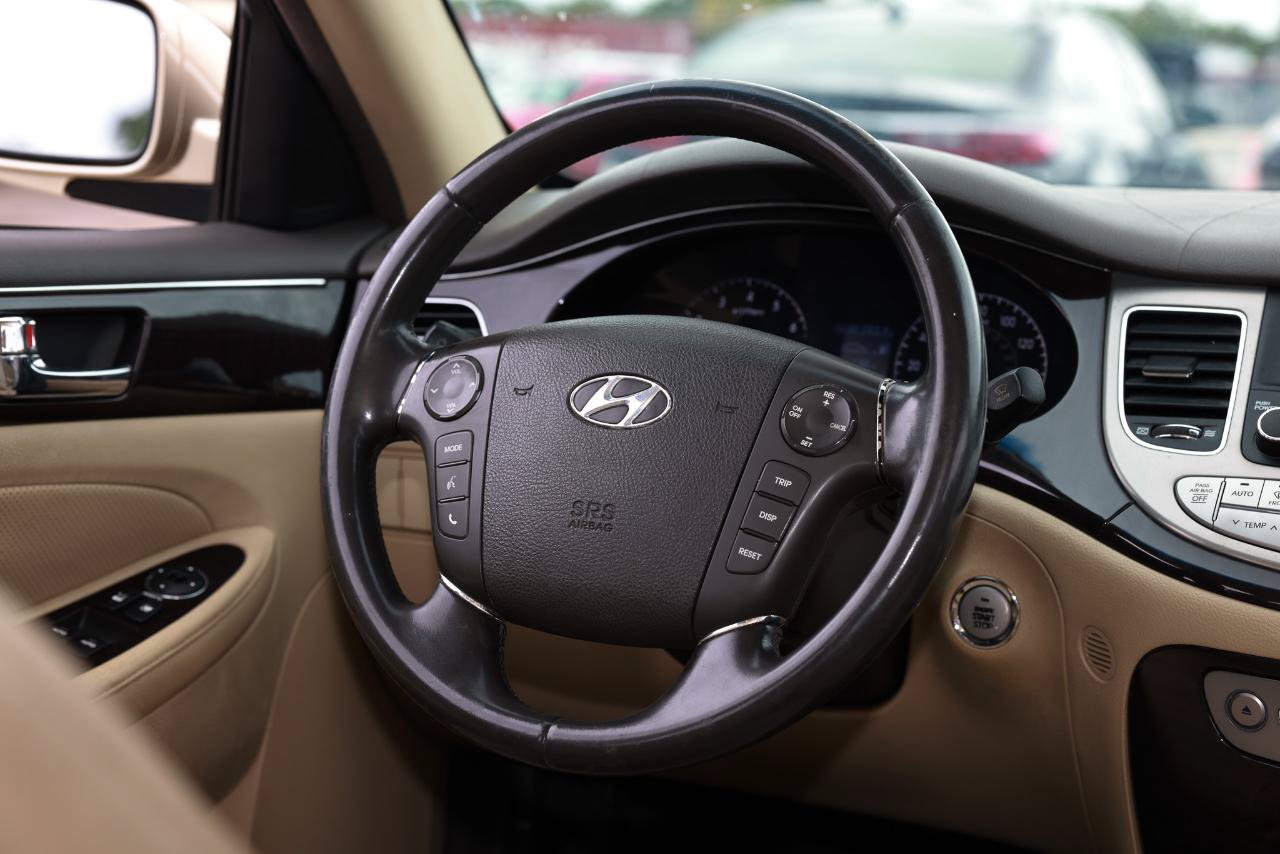Used 2011 Hyundai Genesis 3.8 RWD image 29